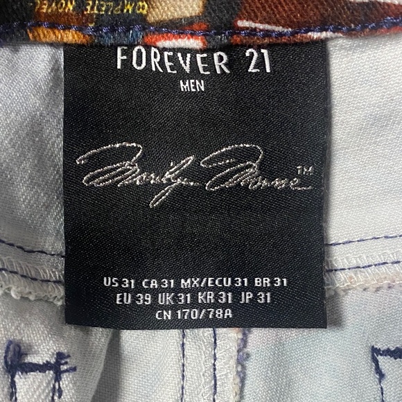 Marilyn Monroe all over print jeans  W/31 L/29 - Picture 7 of 11